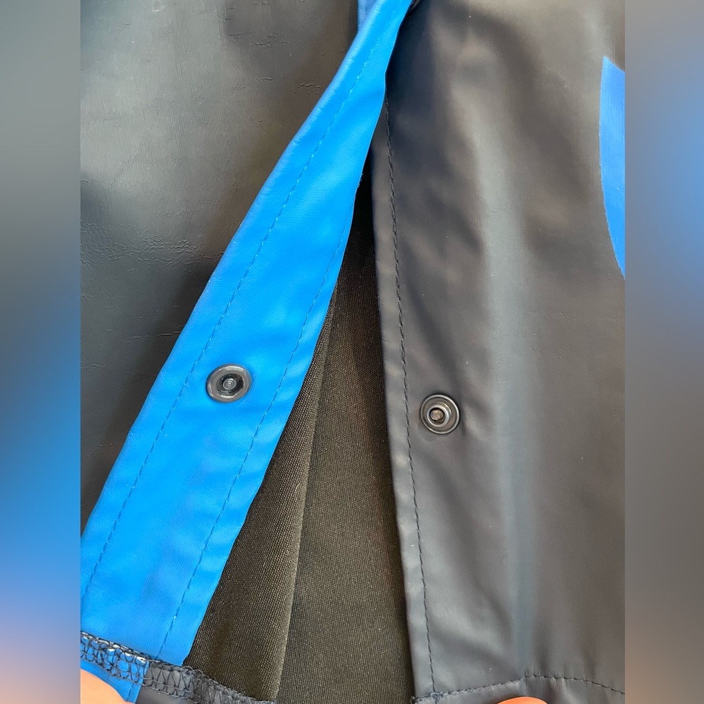 💦 100% Waterproof Jacket - Picture 3 of 8